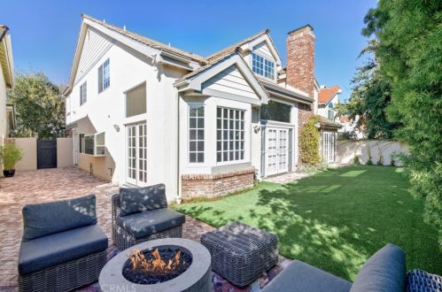 24 Westport, Manhattan Beach CA  90266-7227 exterior