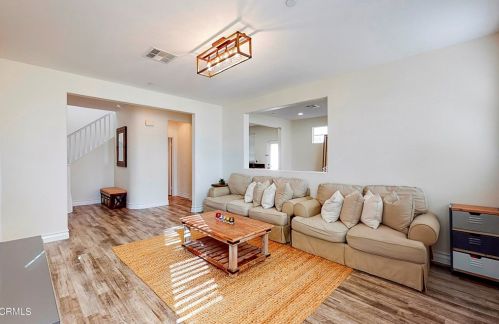 3120 Lisbon Ln, Oxnard CA 93036-7623 exterior