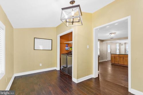 1096 Kings Hwy, Pilesgrove NJ  08098-2811 exterior