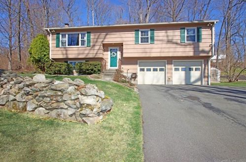77 Cedar Ln, Beacon Falls, CT 06403-1213