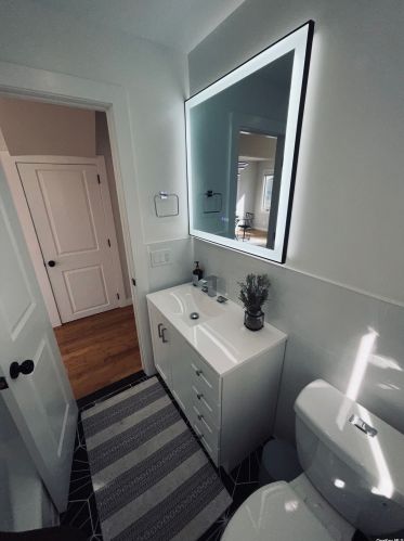 135 Westchester Ave, Babylon NY  11704-2827 exterior