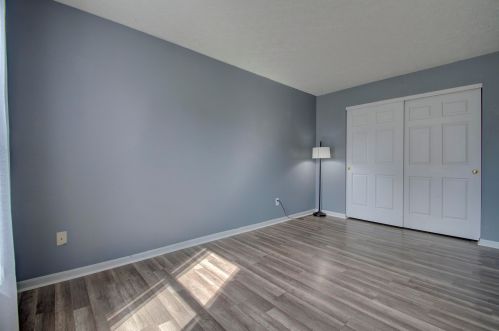 1733 Greatwood Dr, Florence KY  41042-8121 exterior