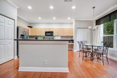 3163 176 Ter, Hollywood FL 33029-5608 exterior