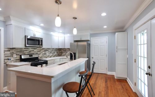 15108 Costa Dr, Woodbridge VA  22193-1647 exterior