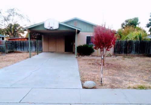 759 Pine St, Woodlake, CA 93286-1018