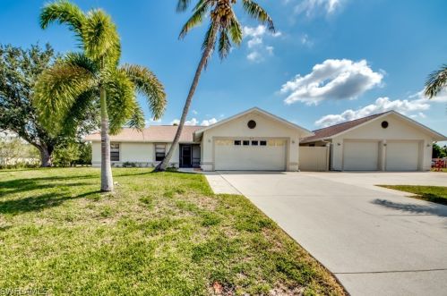 213 12th St, Cape Coral, FL 33990-2025