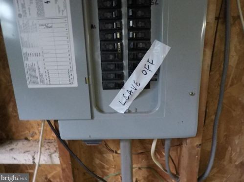 2 Presidential Dr, Berlin Boro NJ  08009-1358 exterior