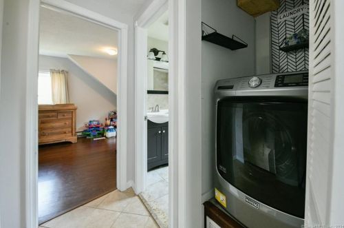 9 Stephen Ct, New Britain CT  06053-1633 exterior