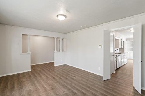 2516 Club Terrace Dr, Dallas TX  75237-2708 exterior