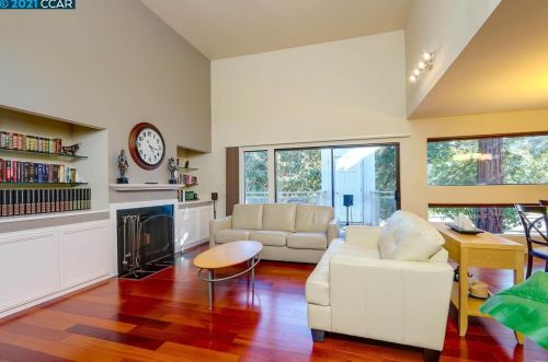 107 Woodsworth Ln, Concord, CA 94523-4908