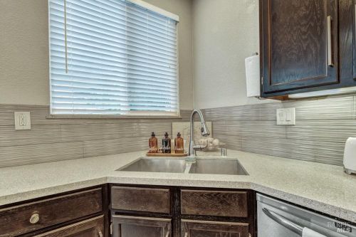 667 Poppy Cir, Vacaville CA  95687-7252 exterior