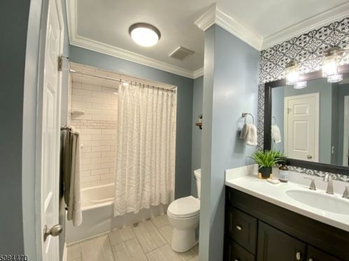 208 Salem Ct, Flemington NJ  08822-2034 exterior