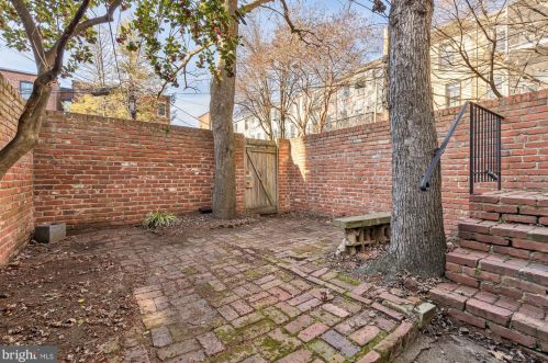 124 6 St, Washington DC 20002-2215 exterior