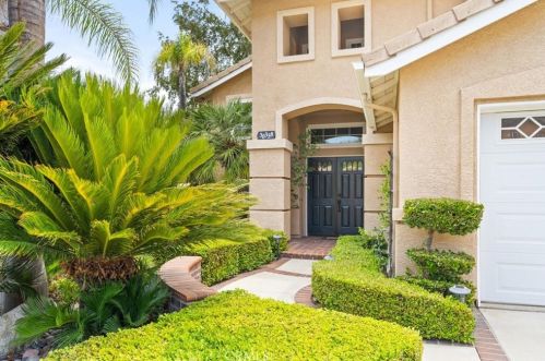 30358 Yosemite Dr, Santa Clarita, CA 91384-3748