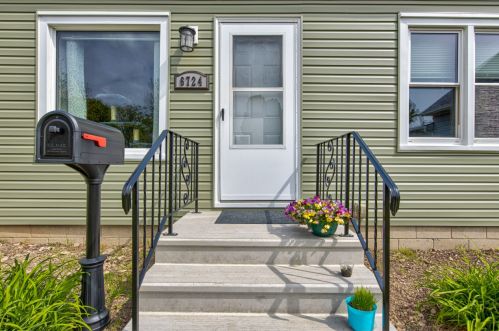 6724 Finger Pl, Milwaukee, WI 53219-2636