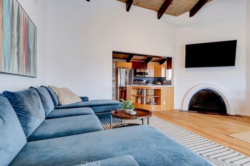 220 Beryl St, Redondo Beach CA  90277-2111 exterior
