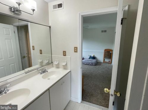 32 Windward Ct, Collegeville PA  19426-2869 exterior