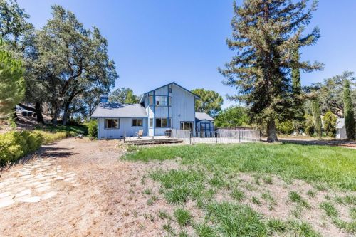 581 Tehuacan Rd, Ukiah CA  95482-4197 exterior