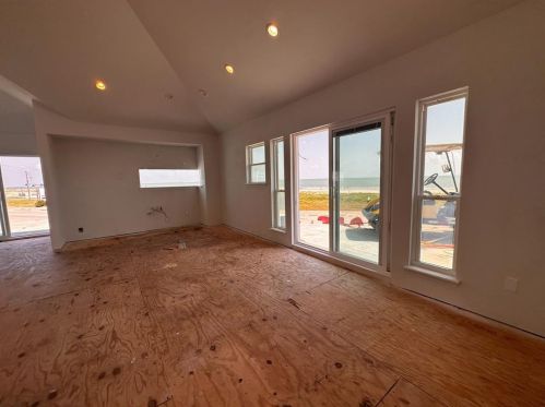 1020 Seawall Blvd, Galveston TX 77550-8153 exterior