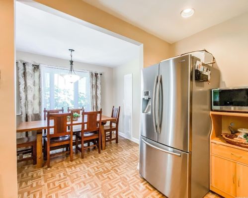 27 Hilden St, San Remo NY  11754-1743 exterior