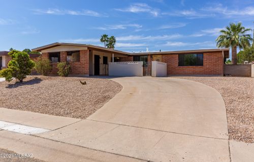 8908 Pine Valley Dr, Tucson, AZ 85710-7952