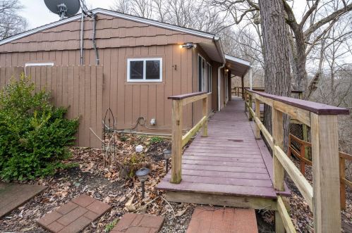 1427 Miami Trace Rd, Washington Ch, OH 43160-9658
