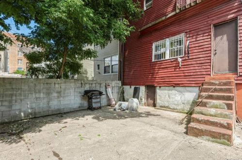 2069 Crotona Ave, Bronx NY  10457-3544 exterior
