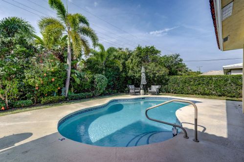 1241 Bimini Ln, West Palm Beach FL  33404-2770 exterior