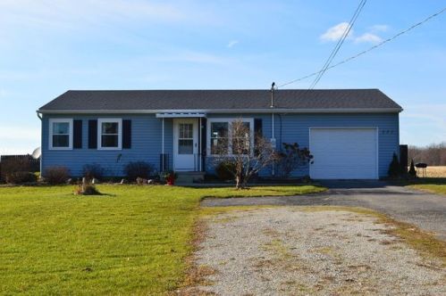 530 Biddle Rd, Sugar Grove Lake, OH 44833-9328