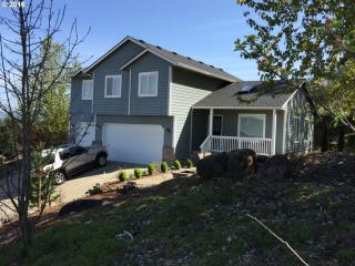 775 Queens Ave, Walker, OR 97426-7505