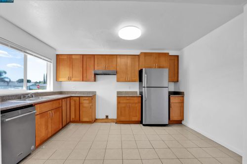 267 Summerfield Dr, West Pittsburg, CA 94565-3261