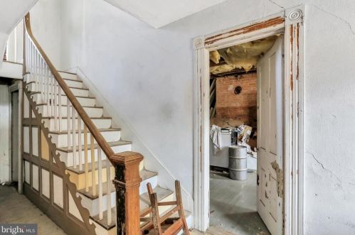 310 Main St, Edinburg VA  22824-9439 exterior