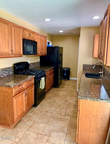 88 Pamela Ct, Santa Paula CA  93060-2400 exterior