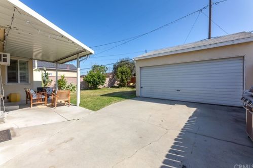 6028 Dunrobin Ave, Lakewood CA  90713-1034 exterior