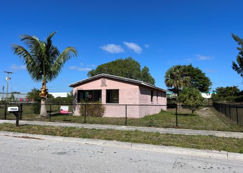 752 10th St, West Palm Beach, FL 33401-3204