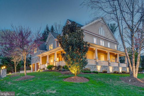 2132 Powhatan St, Falls Church, VA 22043-1909
