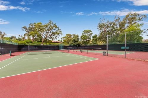 20056 Avenue Of The Oaks, Santa Clarita CA  91321-1361 exterior