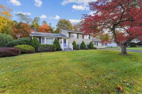 5 Larson Dr, North Haven, CT 06473-1835