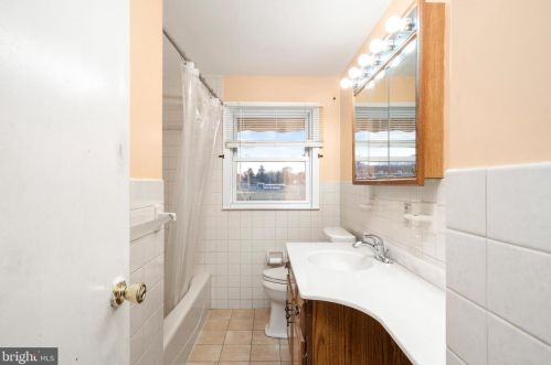 319 Jencohallo Ave, Trenton NJ  08619-3542 exterior