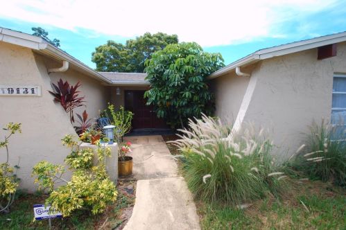 9131 Hunt Club Ln, Port Richey, FL 34668-5193