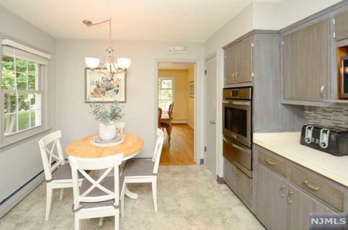 1 Ferris Ct, Ho Ho Kus NJ  07423-1017 exterior