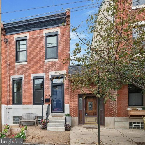 2424 Cedar St, Philadelphia, PA 19125-3018