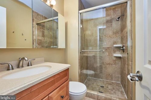 5765 Devon Ln, Springfield VA 22015-3141 exterior