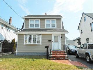 24 Watkins St, Lynbrook, NY 11563-2610