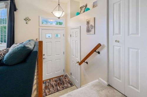 636 Parkridge Ln, Moon Twp, PA 15108-2871