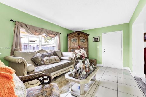 1035 36 Pl, Hialeah FL 33012-4929 exterior