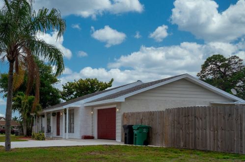 393 Camelot Dr, Fort Pierce, FL 34983-1743