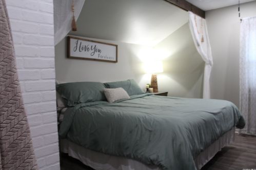 35 Hartford St, North Lindenhurst NY  11757-3843 exterior