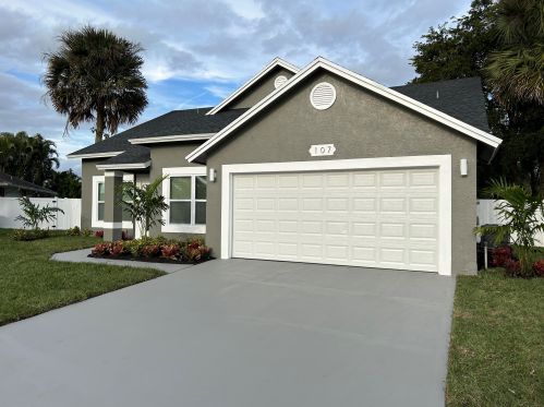107 Princess Ct, West Palm Beach, FL 33411-1571