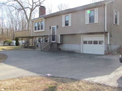 10 Forest St, Douglas, MA 01516-2138